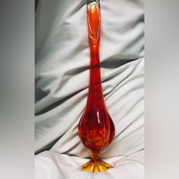 Vintage Viking Amberina Swung Glass Vase - Picture 4 of 4